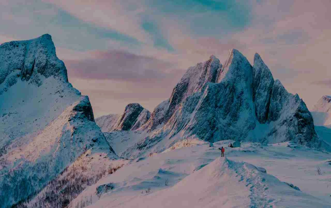 International Everest Day: जानिए इस पर्वत और पर्व के पीछे की पूरी कहानी
