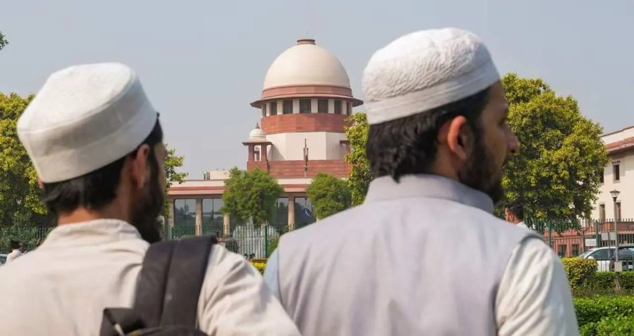 Waqf Board: सुप्रीम कोर्ट से केरल वक्फ बोर्ड को बड़ी राहत, सरकारी निगरानी वाला हाई कोर्ट का निर्देश हटाया